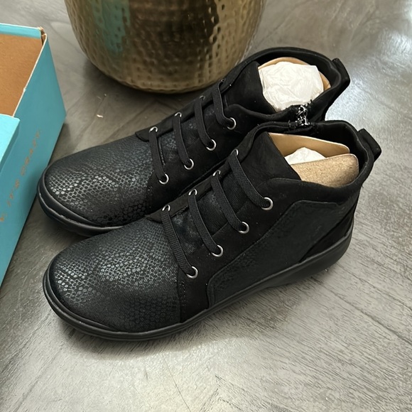 Bzees Kick Back Women's Machine Washable Boots - Picture 8 of 13